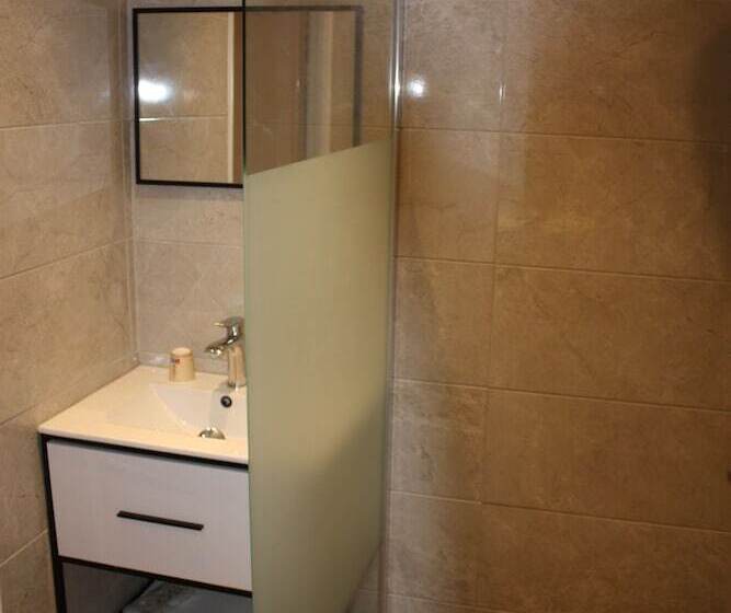 标准单人间, Le Clos Des Médiévales