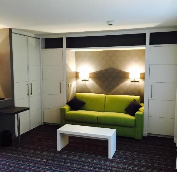 Полулюкс, Logis Domaine Du Moulin Cavier