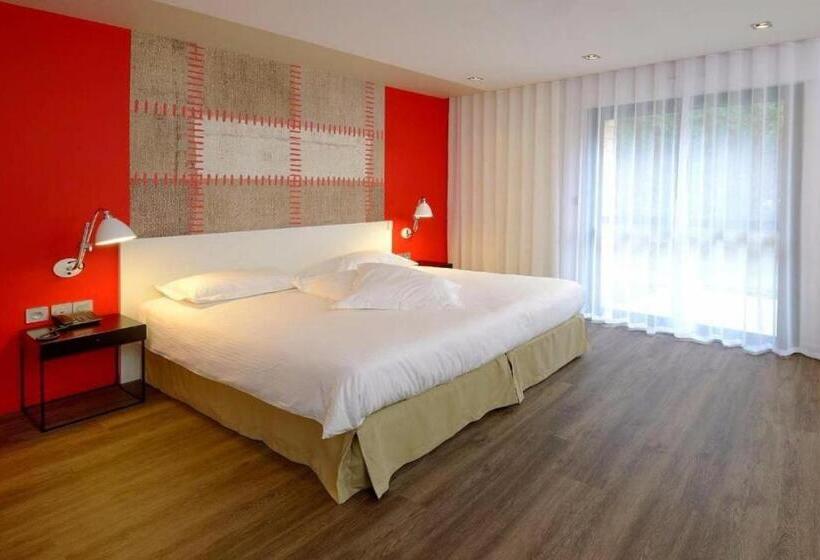 Номер Стандарт с Гидромассажем, Logis Domaine Du Moulin Cavier