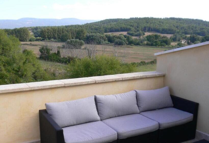 غرفة قياسية ثلاثية مزودة بتراس, Mas De La Tour