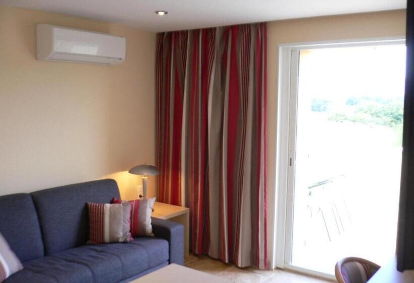 جناح مزود بتراس, Mas De La Tour