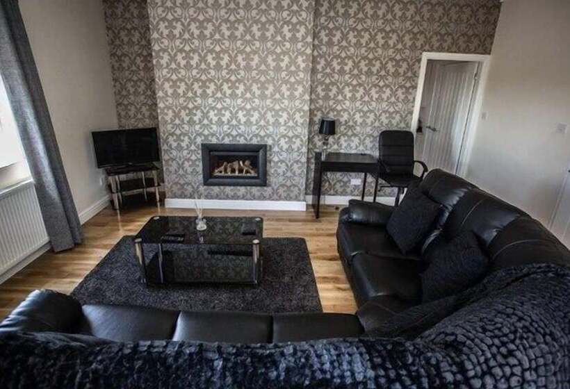 חדר סטנדרט, Mere Court