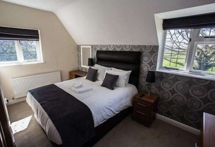 חדר סטנדרט, Mere Court