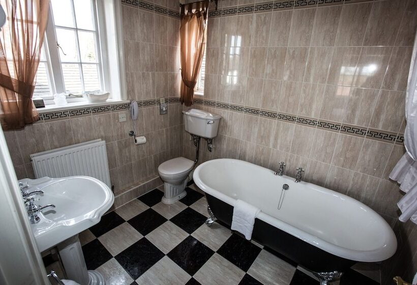 חדר סטנדרט, Mere Court