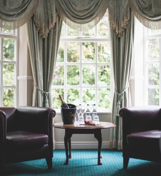 חדר אקזקיוטיב, Mere Court