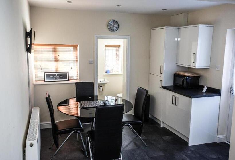 בית, 2 חדרי שינה, Mere Court