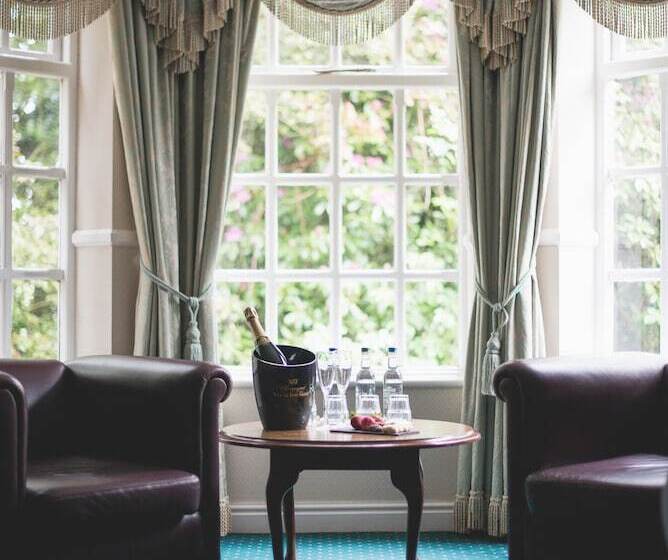 חדר אקזקיוטיב, Mere Court