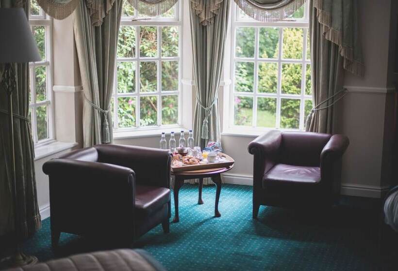 חדר אקזקיוטיב, Mere Court