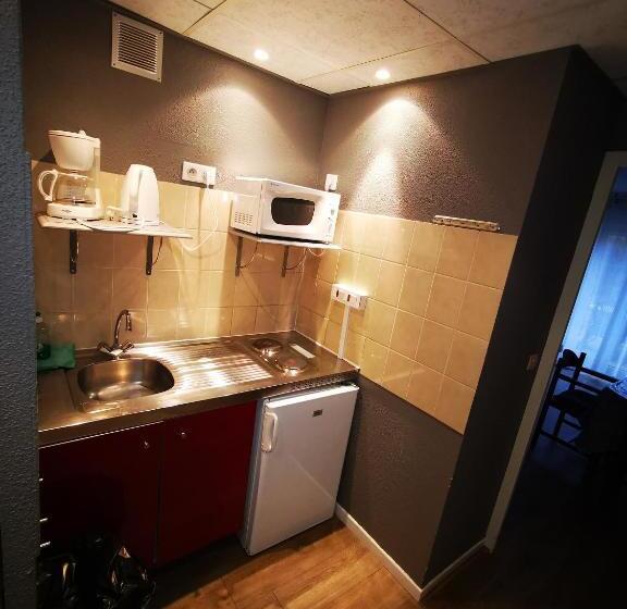 标准工作室, Residence Des Sources