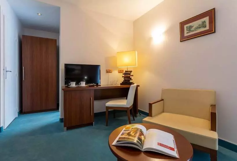 Classic Room, Restaurant Famille Bourgeois  La Cote Des Monts Damnes