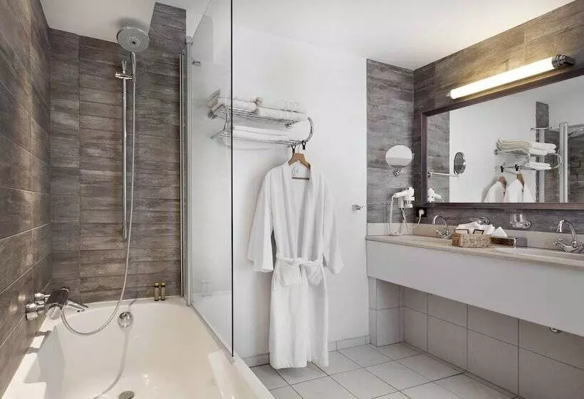 Superior Room, Restaurant Famille Bourgeois  La Cote Des Monts Damnes