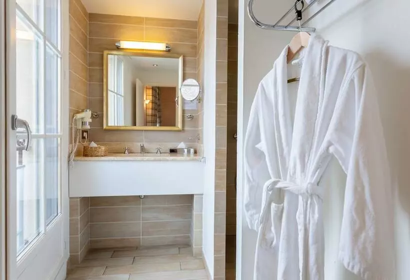 Superior Room, Restaurant Famille Bourgeois  La Cote Des Monts Damnes
