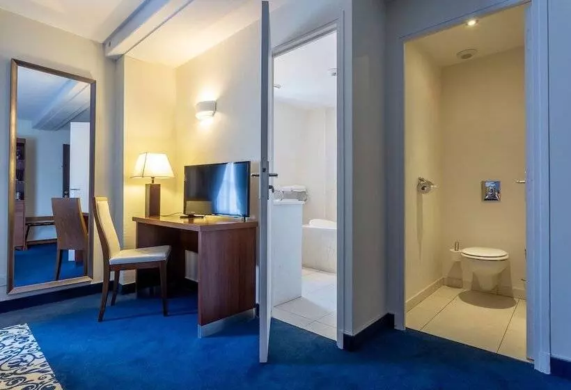 Superior Room, Restaurant Famille Bourgeois  La Cote Des Monts Damnes