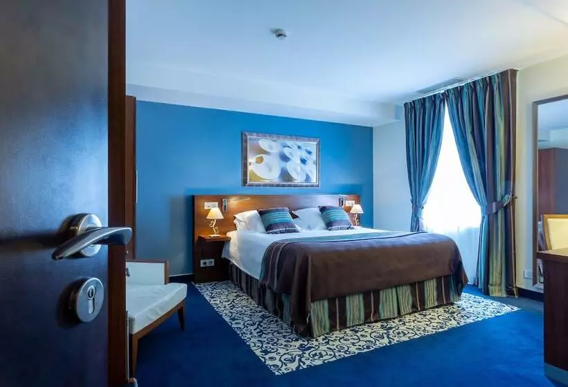 Superior Room, Restaurant Famille Bourgeois  La Cote Des Monts Damnes