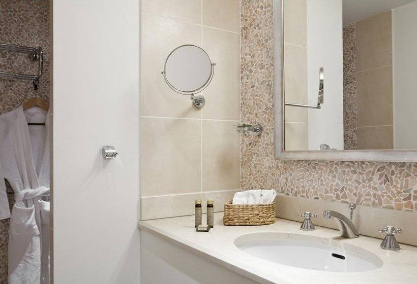 スイート, Restaurant Famille Bourgeois  La Cote Des Monts Damnes