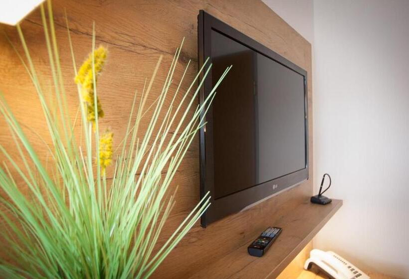 스탠다드 싱글 룸, Ruser S