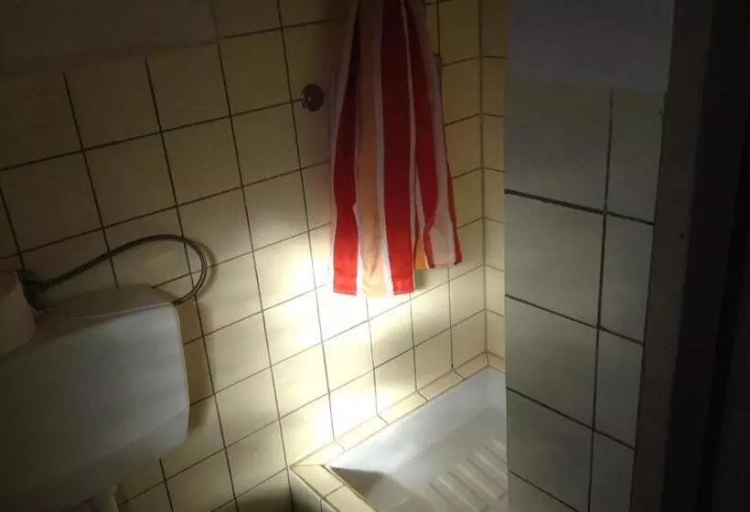 エコノミーシングルルーム, Saarland Lebach