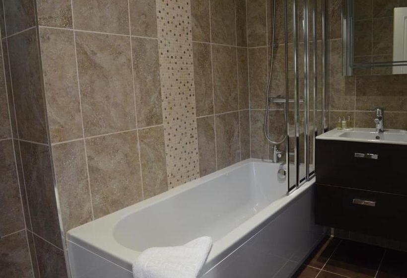 غرفة عائلية, St Andrews Town