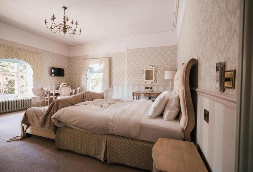 جناح, St Andrews Town