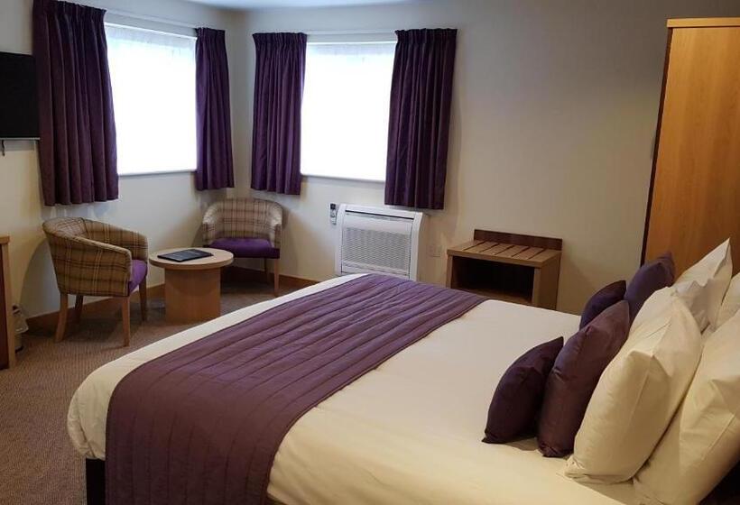 جناح جونيور, Weald Of Kent Golf Course And