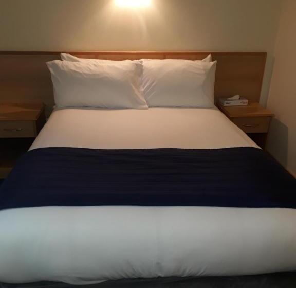 غرفة قياسية, Weald Of Kent Golf Course And