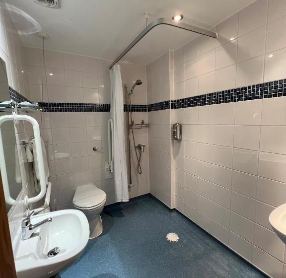 غرفة قياسية لذوى الاحتياجات الخاصة, Weald Of Kent Golf Course And