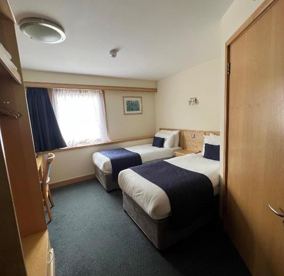 غرفة قياسية لذوى الاحتياجات الخاصة, Weald Of Kent Golf Course And