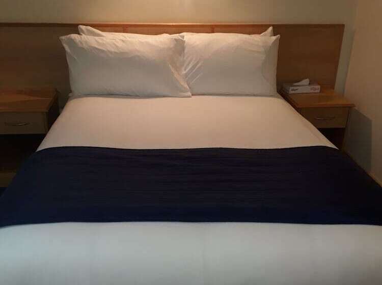 غرفة قياسية, Weald Of Kent Golf Course And