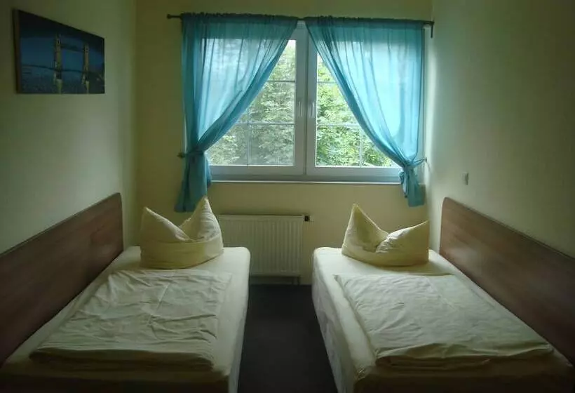 スタンダード4人部屋, Gasthof Goldener Hahn