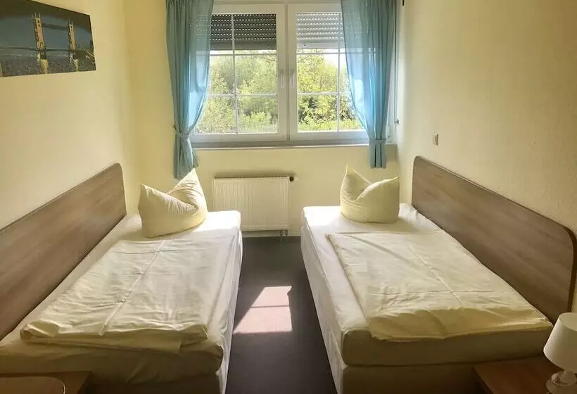スタンダード4人部屋, Gasthof Goldener Hahn