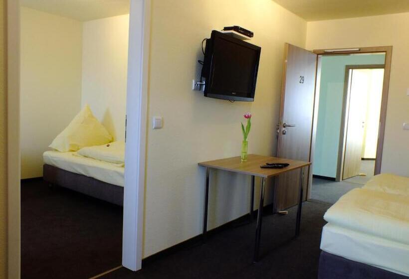 اتاق استاندارد چهار تخته, Gasthof Goldener Hahn