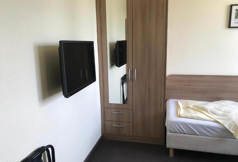 اتاق راحتی یک تخته, Gasthof Goldener Hahn