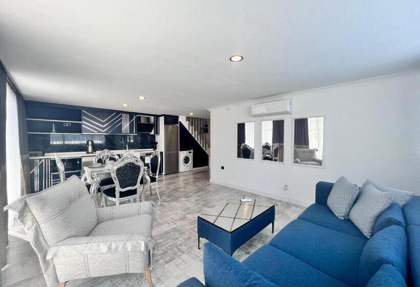 Camera Quadrupla Standard con Balcone, Angel Residence