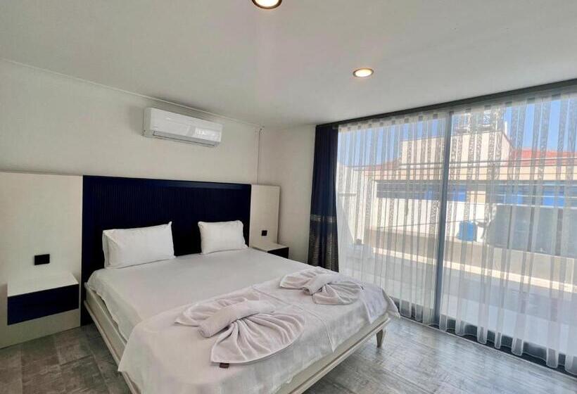 Camera Quadrupla Standard con Balcone, Angel Residence