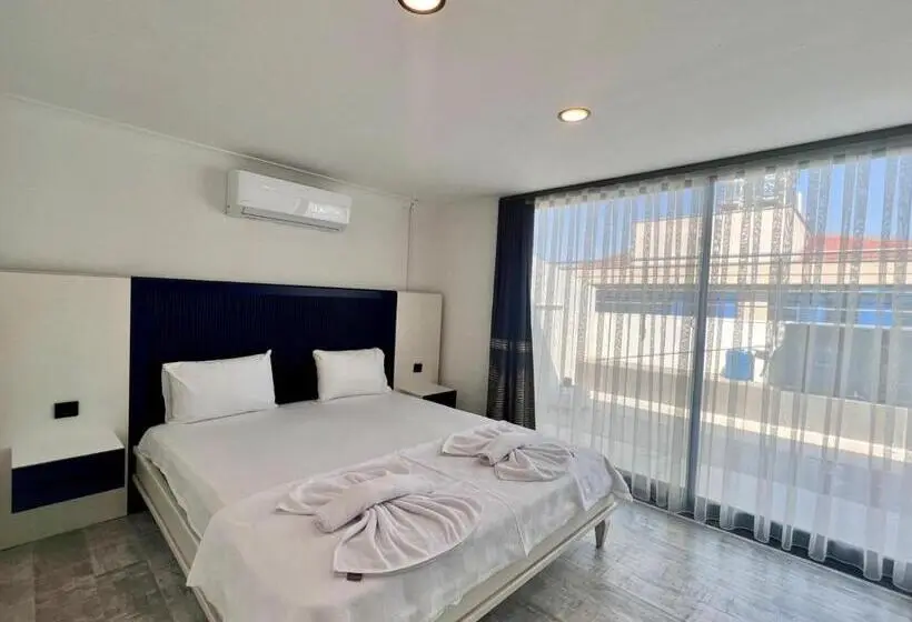 اتاق استاندارد چهارنفره با بالکن, Angel Residence