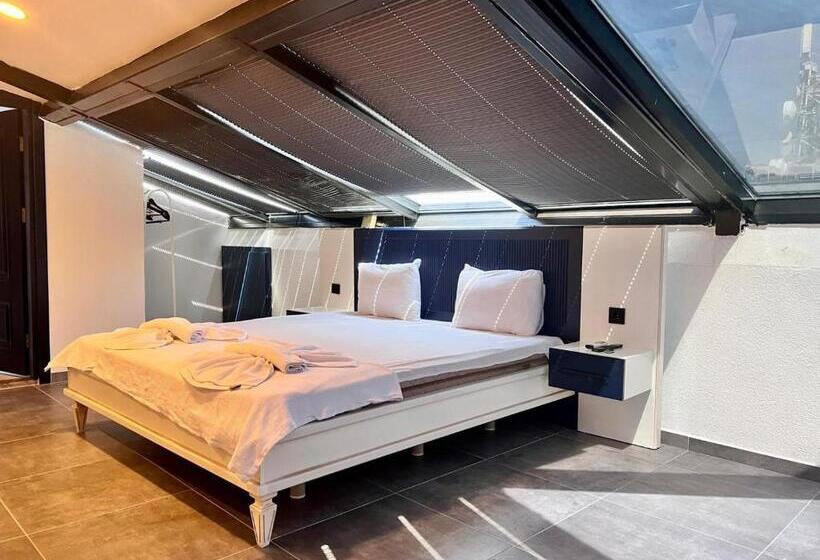 Camera Quadrupla Standard con Balcone, Angel Residence