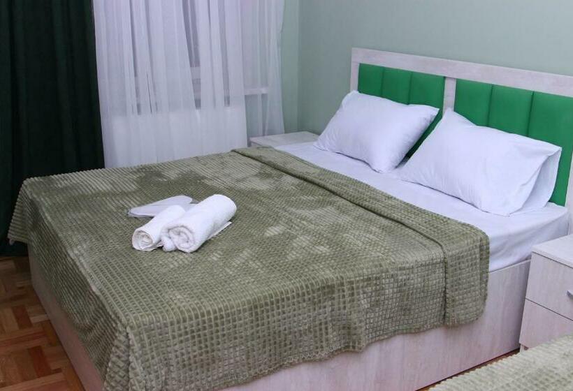 اتاق لوکس, Darbas Guest House