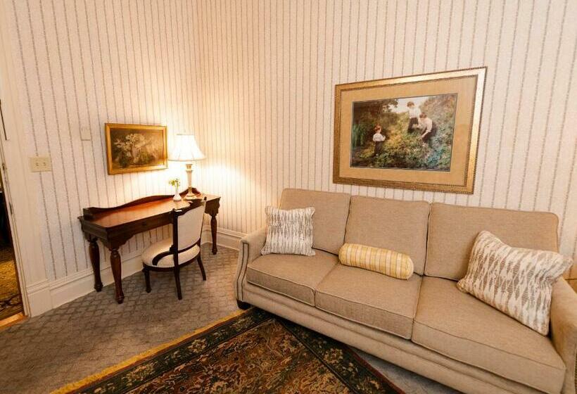 غرفة قياسية, Captain Henderson House