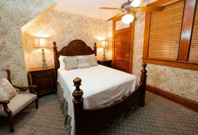 غرفة قياسية, Captain Henderson House