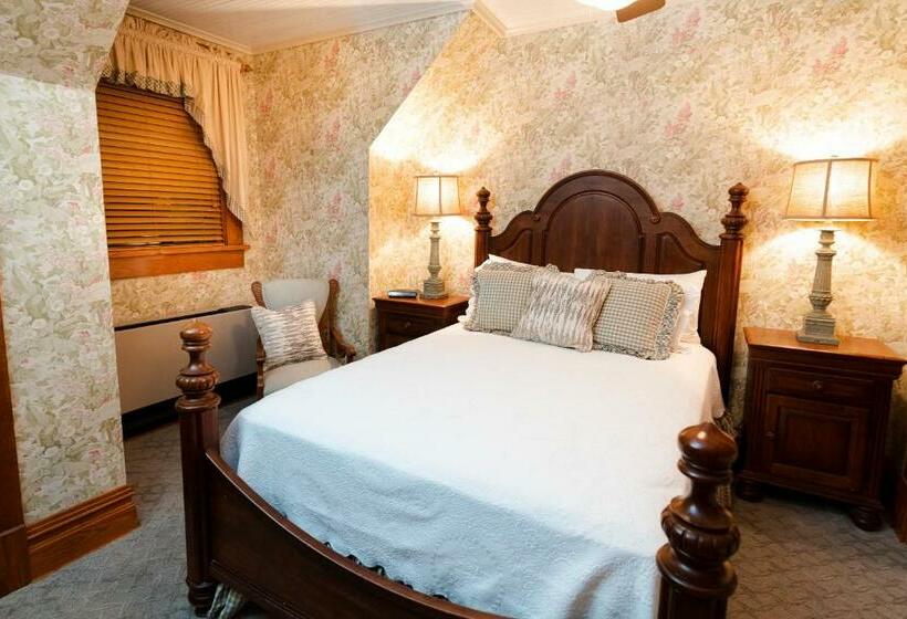 غرفة قياسية, Captain Henderson House