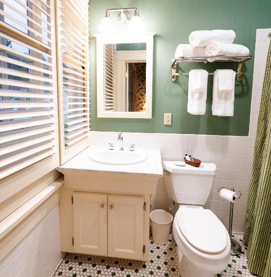 غرفة قياسية, Captain Henderson House