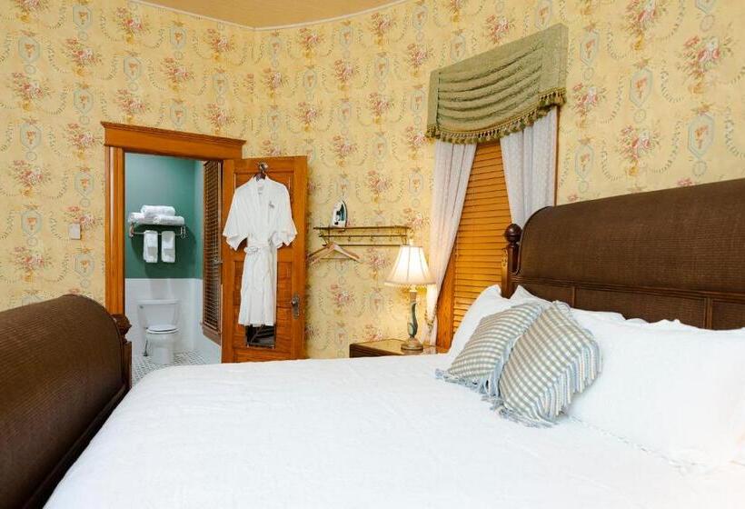 غرفة قياسية سرير كينج, Captain Henderson House