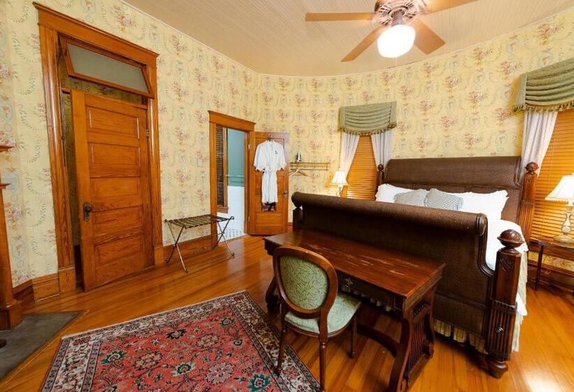 غرفة قياسية سرير كينج, Captain Henderson House