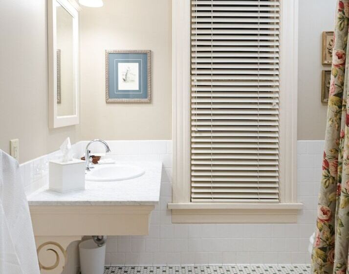 غرفة قياسية, Captain Henderson House