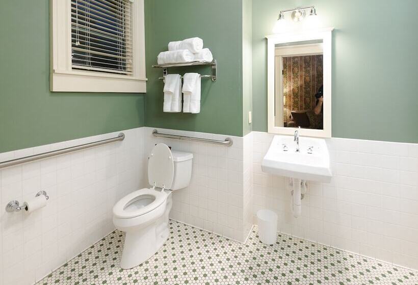 غرفة قياسية, Captain Henderson House