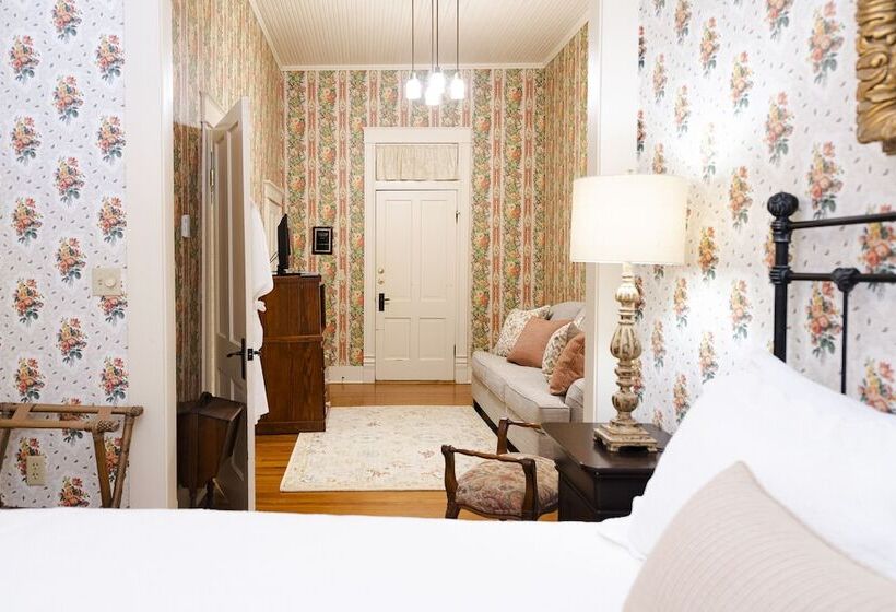 غرفة قياسية, Captain Henderson House