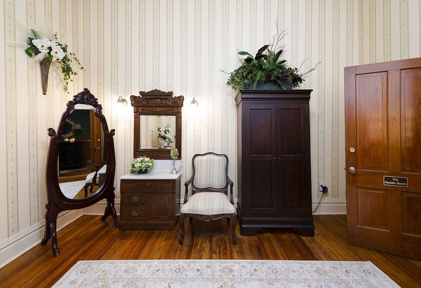 غرفة قياسية, Captain Henderson House