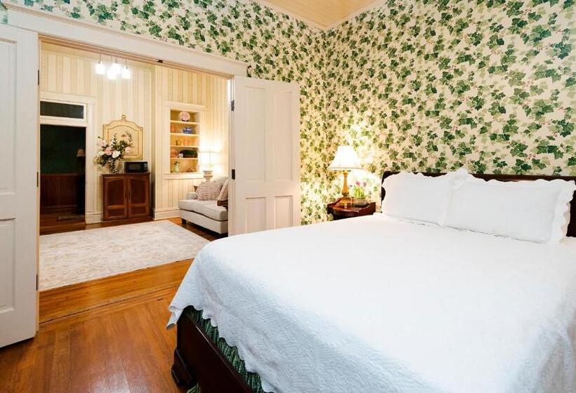 غرفة قياسية, Captain Henderson House