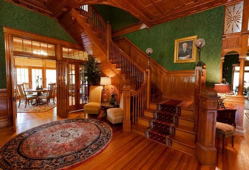 غرفة قياسية, Captain Henderson House