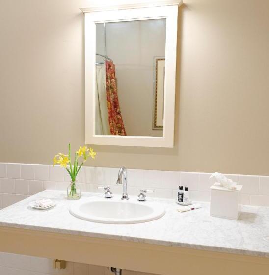 غرفة قياسية سرير كينج, Captain Henderson House